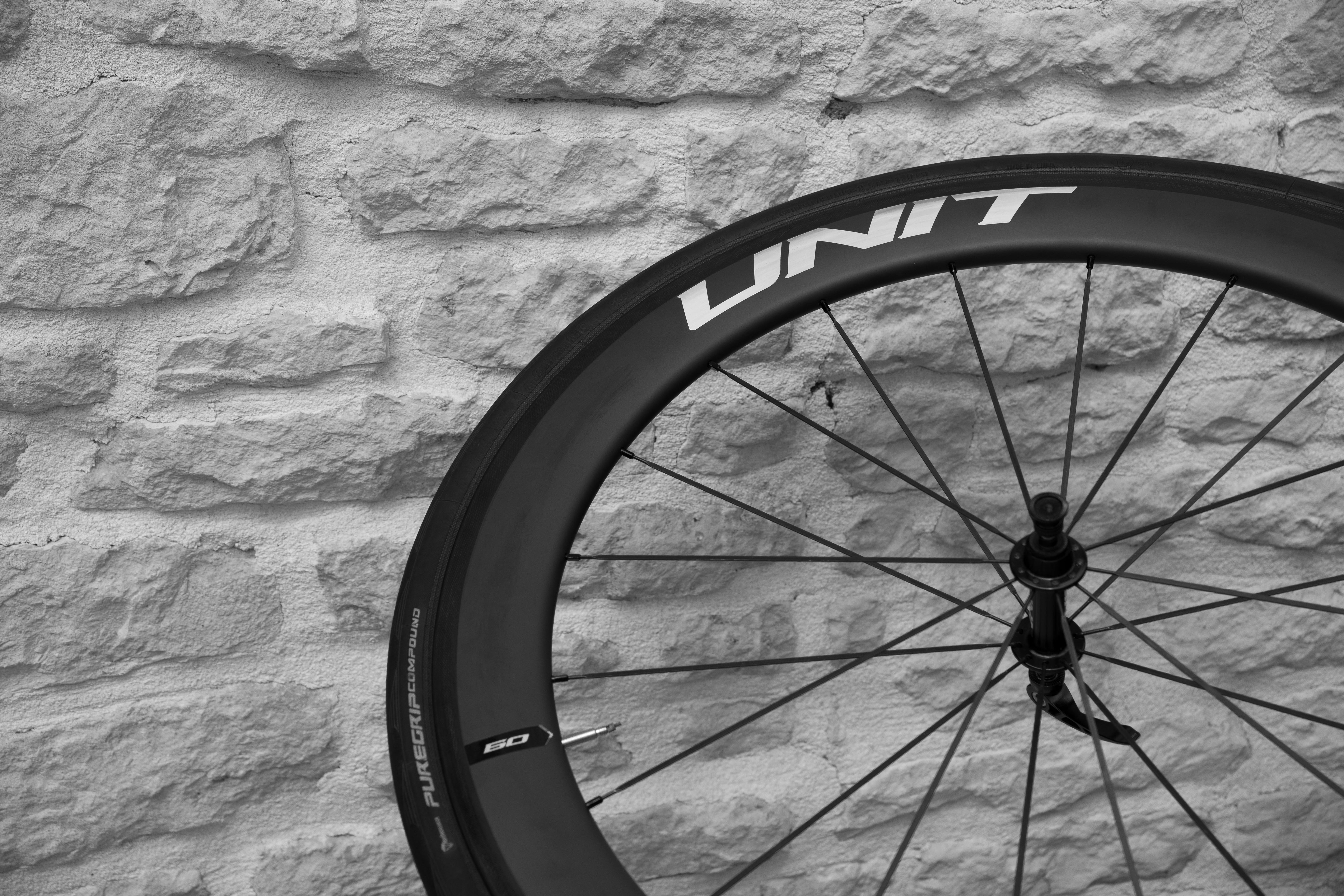 Carbone vs Aluminium : Quelle jante pour quel cycliste ?